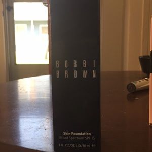 Bobbi Brown Skin Foundation in 6.5 Warm Almond